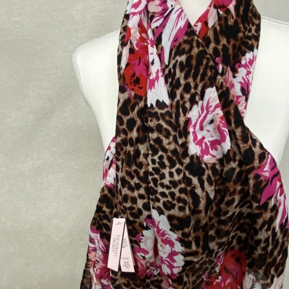NWT VICTORIA'S SECRET ||  Leopard Animal Print Pink Floral Scarf Shawl 36” x 48” - Picture 5 of 9